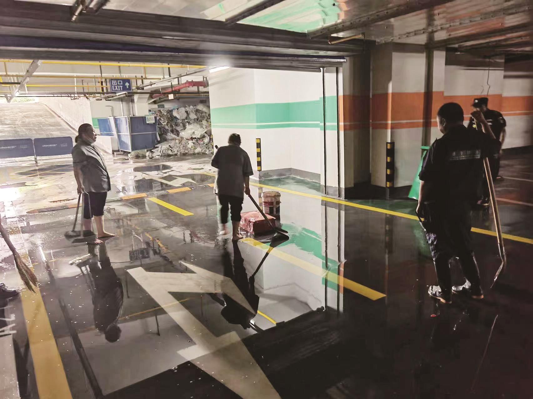 蔡甸德信江南大院地下车库百余处渗水，开发商承诺尽快维修