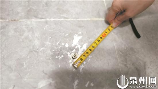 卫生间渗漏 竟被灌百斤补胶水 业主疑遇“房屋补漏”套路