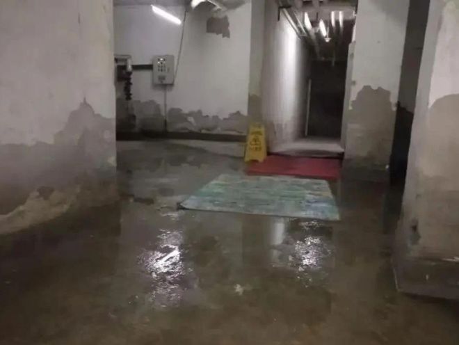 武汉某办公楼地下车库穿墙套管渗漏水防水堵漏施工案例